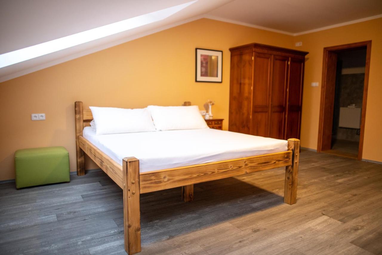 Pension Vyhlídka Klásterec nad Ohrí Exterior foto